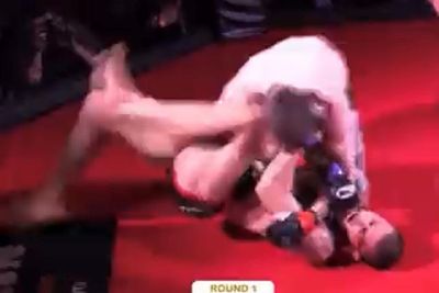 Video: MMA fighter absorbs more than a dozen illegal knees as referee looks on