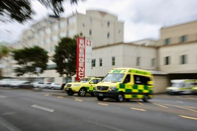 Health chair warns against 'baying like a drunken crowd' at hospital failings