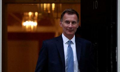 Jeremy Hunt to make snap statement on medium-term fiscal plan