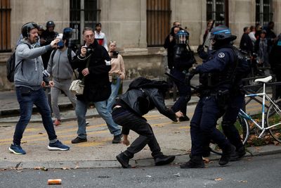 Scuffles break out as French strike to call for higher wages