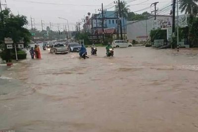 More rain hampers flood draining efforts in Phuket