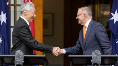 Singapore's Prime Minister Lee Hsien Loong avoids comments on Australia and China relations during meeting with Anthony Albanese