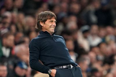 Antonio Conte deciding whether to stick with 3-4-3 when Tottenham visit Manchester United