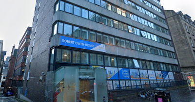 100 Glasgow students with no water and blocked toilets for 5 days after pipes burst