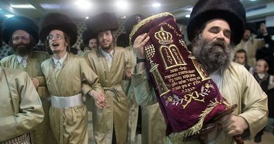 When is Simchat Torah and how is Jewish festival celebrated?