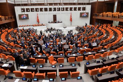 Turkey's main opposition party says to ask top court to halt media law