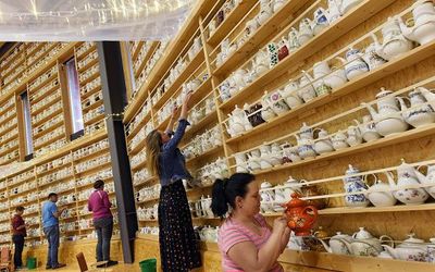 Teen With Brittle Bone Disease Sets World Record For Longest Raised Leg Hold