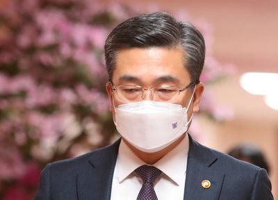 S. Korea seeks to arrest former officials in N. Korea case