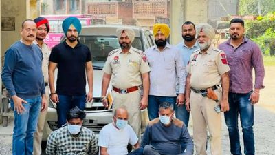 Punjab police arrests three drug peddlers with 265 grams of heroin in Pathankot