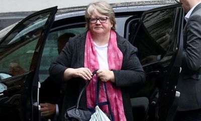 Coffey’s ‘ultra-libertarian’ health stance risks lives, Tory ex-minister warns