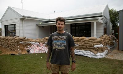 ‘We’ve done what we can’: Echuca bands together as Victorian town braces for record flood