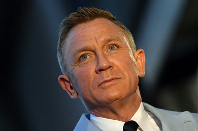 Bond star Daniel Craig receives same medal as 007