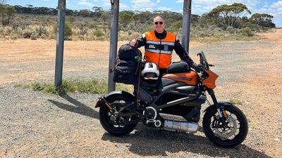 Retiree's historic quest to ride electric motorcycle from Perth to Sydney