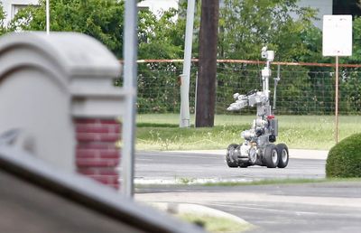 Oakland police want to arm bomb-defusing robots with lethal shotguns