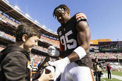 Myles Garrett gets good news on tender shoulder after leaving game vs. Patriots