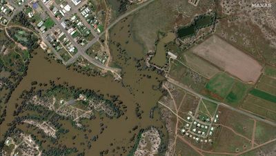 Flooded Australian towns ready levees, sandbags ahead of more rain