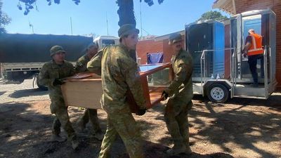 Floods destroy Victorian town Rochester's sewerage system, Coliban Water urges residents not to flush toilets