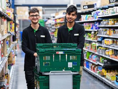 Supermarket support as refugees retrain