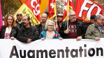 Clashes break out as French strike for higher wages