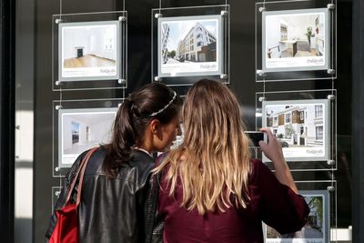 Average UK house price hit record high of £296,000 in August