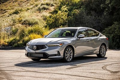 Edmunds: 2023 Acura Integra vs. 2023 Mazda 3 Turbo Hatch