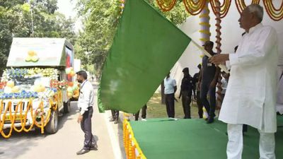 Bihar CM Nitish Kumar launches Rabi Mahabhiyan-2022 by flagging off propaganda chariots