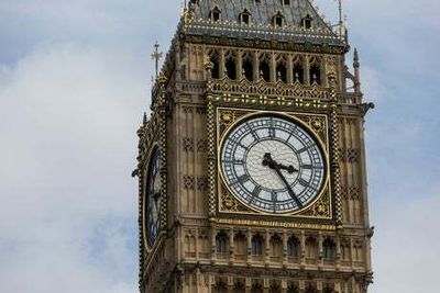 Expert says UK could save people £400 a year by not turning the clocks back this month