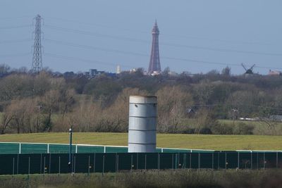 Tory MP tells ministers to ‘hang their heads in shame’ over fracking row