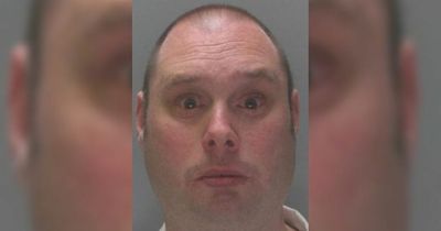 Paedophile hunter sting catches man planning to buy bikini for teenage girl