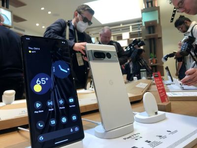 Smartphone sales sag as consumers delay purchases: report