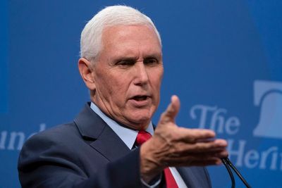Mike Pence caught sighing when asked about Kevin McCarthy pledge to limit Ukraine aid if GOP win midterms