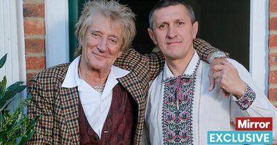 Rod Stewart cheered on by rock legends after helping Ukrainian refugees