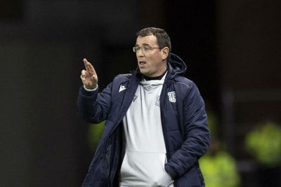 Dundee boss Gary Bowyer fumes over Rangers red card call claiming Fashion Sakala 'kicked out' at Cammy Kerr