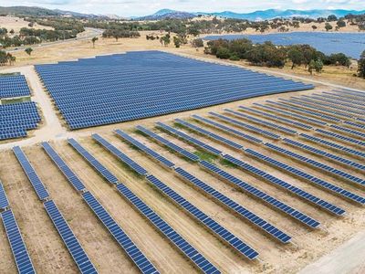 Private funds plug $2b into big batteries