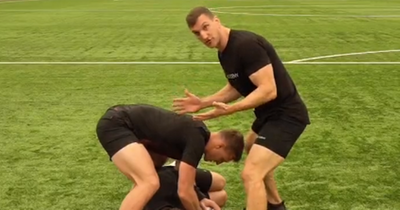 Sam Warburton shows everyone how you're actually meant to clear out a jackaller in brilliant video