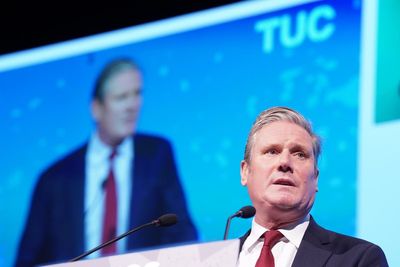 Starmer lambasts Tories’ ‘pathetic squabbles’ and calls for general election