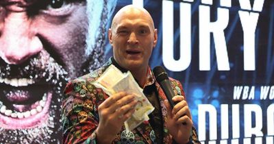 Tyson Fury shows off £10,000 winnings from Anthony Joshua fight bet