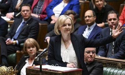 Three more Tory MPs call for Liz Truss to step down after day of chaos