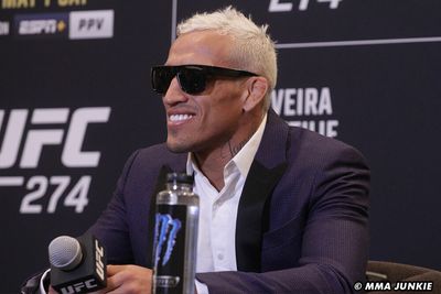 Charles Oliveira suggests drop to featherweight, challenge Alexander Volkanovski for his UFC title