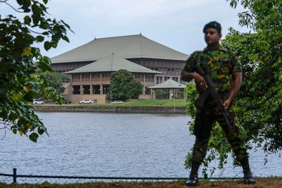 Sri Lankan lawmakers debate bill to trim presidential powers