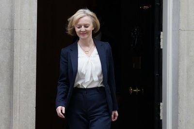 Truss urged to turn down £115,000 ex-PM’s allowance