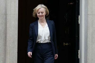 Liz Truss urged to turn down £115,000 ex-PM’s allowance after 44-day reign