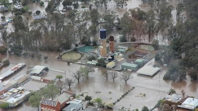 Flood updates: Overnight rain worsens fears in hardest-hit flood zones in Victoria and New South Wales — as it happened