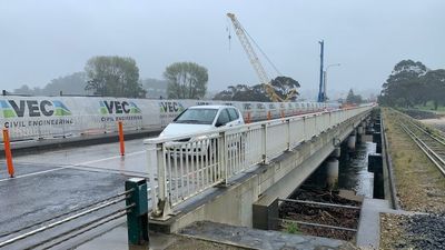 Tasmanian government taking an 'emergency response' to Cam River Bridge impacted by floods