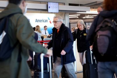 US airlines cheer travel boost from shift to hybrid work
