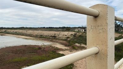 Renmark levee banks eroded and left with holes ahead of historic high flows