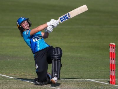 Strikers hold off Sixers in WBBL thriller