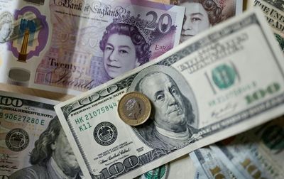 Pound sinks on UK political chaos