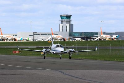 Bristol Airport apologises for ‘unacceptable’ security queues