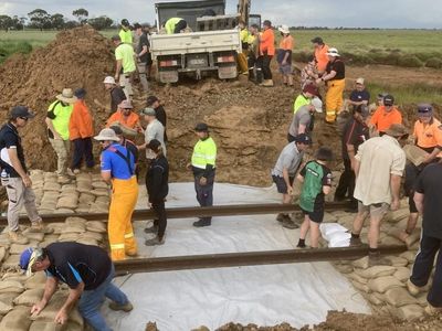 Flood threat looms in northern Victoria